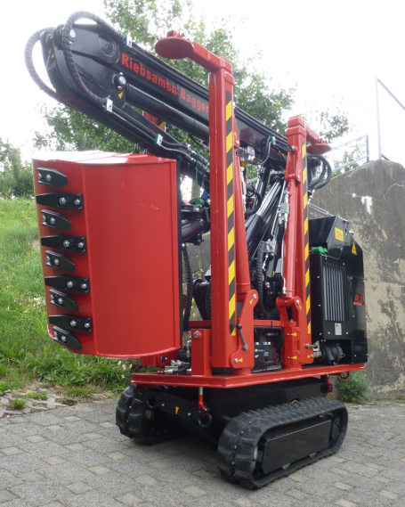 Slope compensation excavator